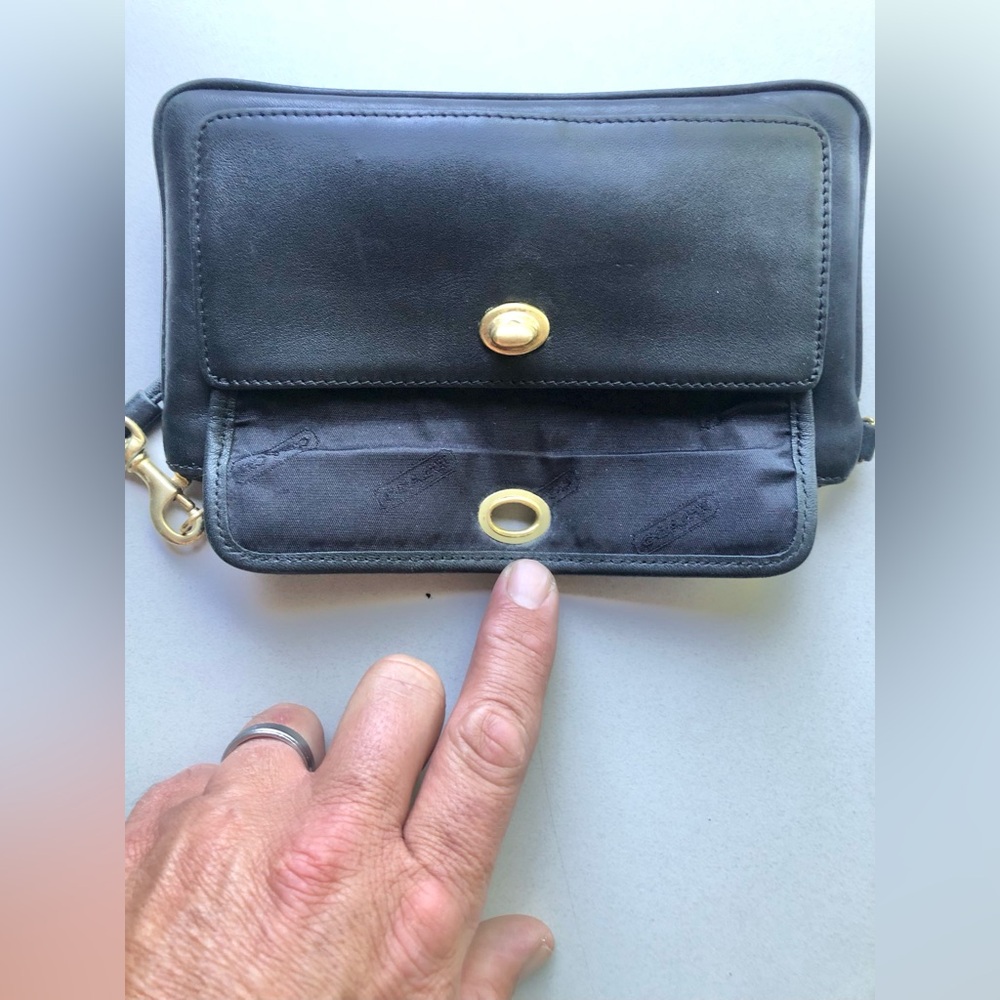Vintage COACH Black Leather Turnlock Legacy Wristlet - Picture 12 of 14